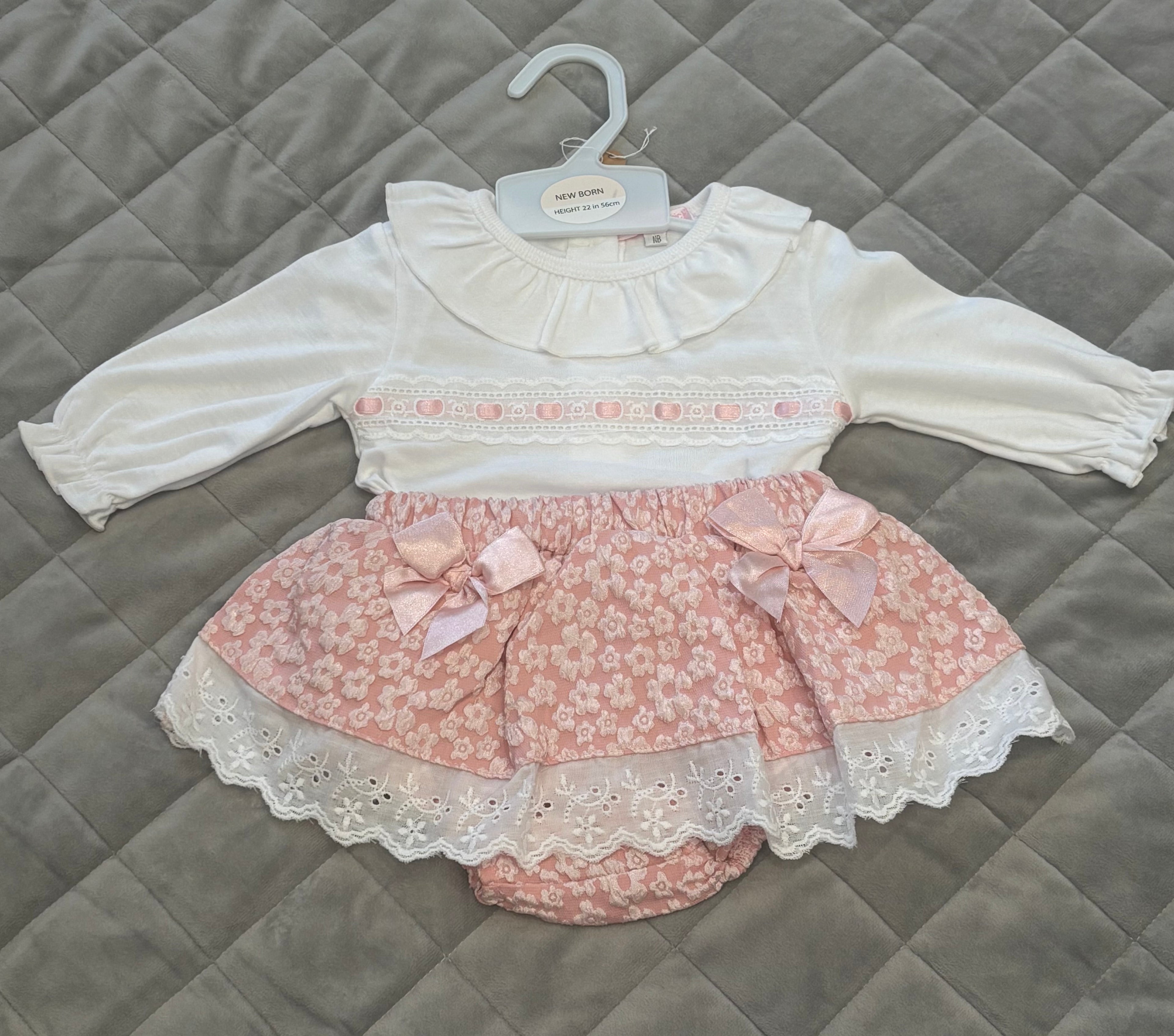 Baby girl top and bloomer set